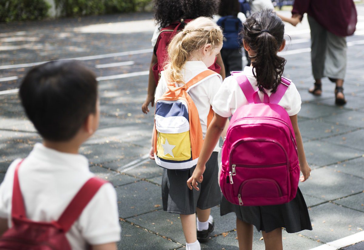 Children’s backpacks: are they too heavy? Absolutely. 